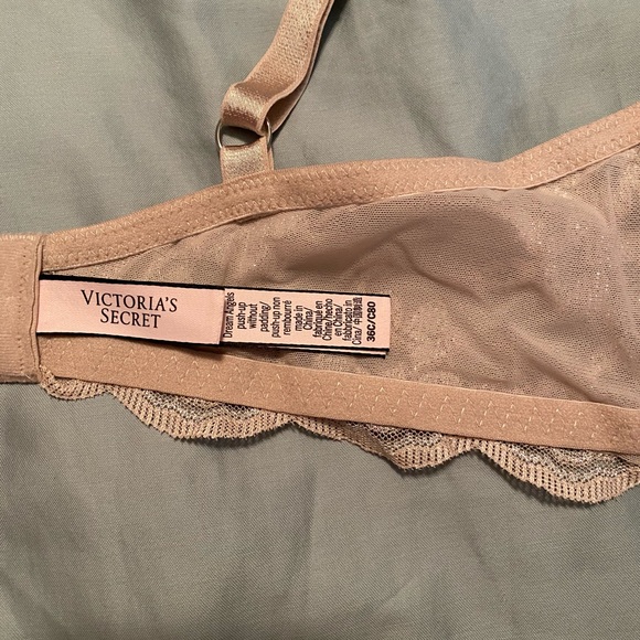 VS Dream Angel’s Unlined Push-up Bra - Picture 5 of 9